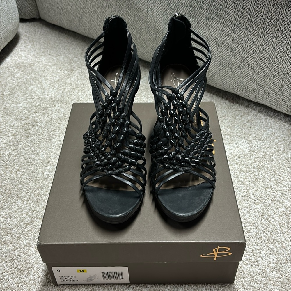 Black b. Makowsky wedges